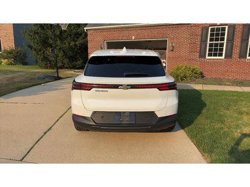 Used 2026 Chevrolet Equinox EV LT w/ LPO, All-Weather Mat Package FWD image 6