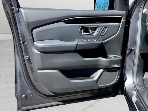 Used 2025 Honda Pilot EX-L image 14