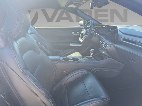 Used 2024 Ford Mustang Premium image 8