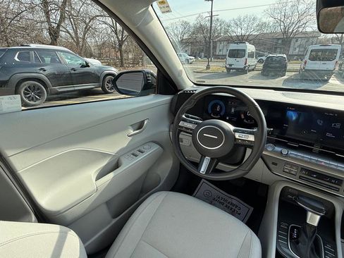 Used 2025 Hyundai Kona SEL image 12