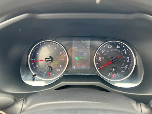 Used 2019 Toyota RAV4 XLE AWD/4WD image 17