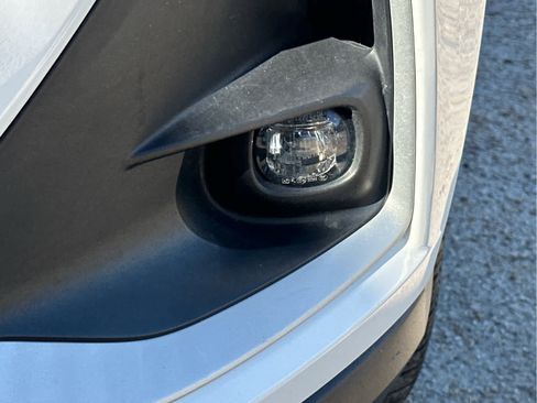 Used 2021 Buick Encore GX Select image 10