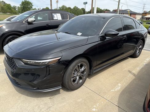 Used 2023 Honda Accord EX image 5