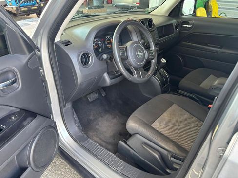Used 2015 Jeep Patriot Latitude FWD image 9