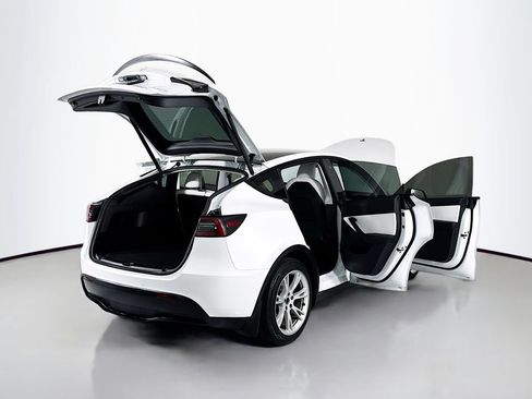 Used 2021 Tesla Model Y Long Range AWD/4WD image 16