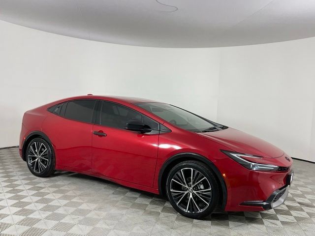 Used 2025 Toyota Prius XLE FWD image 3
