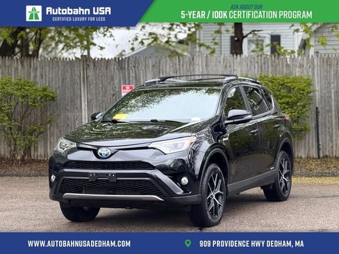 Used 2018 Toyota RAV4 SE AWD/4WD image 1