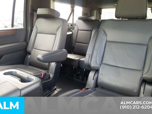 Used 2025 GMC Yukon XL Denali AWD/4WD image 19