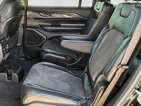 Used 2021 Jeep Grand Cherokee L Laredo image 19