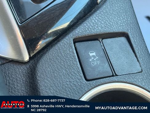 Used 2018 Toyota Corolla LE image 19