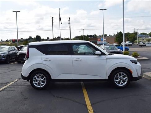 Used 2023 Kia Soul LX w/ LX Technology Package image 4