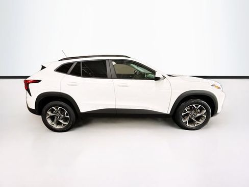 Used 2024 Chevrolet Trax LT FWD image 5