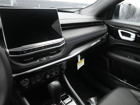 New 2026 Jeep Compass Latitude w/ Sun and Sound Group image 15