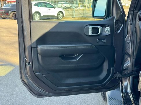 Used 2021 Jeep Wrangler Unlimited Sahara AWD/4WD image 29