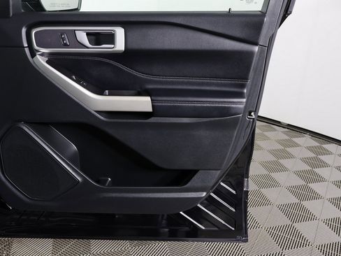 Used 2022 Ford Explorer XLT w/ Equipment Group 202A image 20