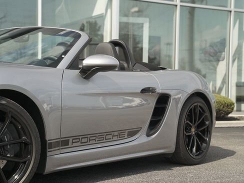 Used 2025 Porsche 718 Boxster RWD image 3