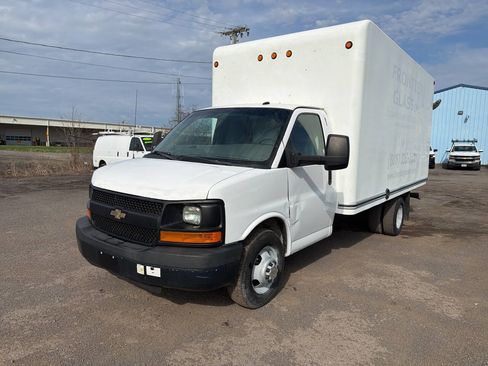 Used 2015 Chevrolet Express 3500 Extended RWD image 4