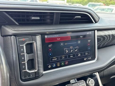 Used 2021 GMC Yukon XL Denali w/ Advanced Technology Package image 24