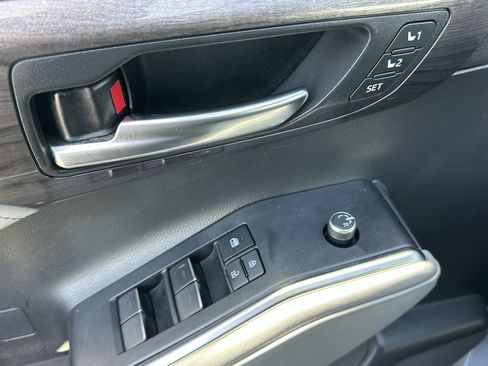Used 2021 Toyota Highlander Platinum image 15