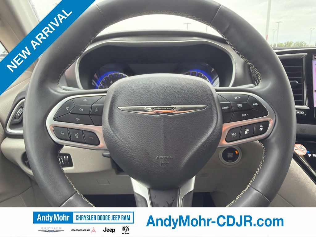 Used 2024 Chrysler Pacifica Touring-L FWD image 28