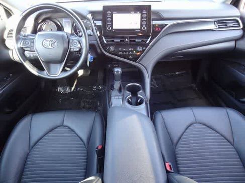 Used 2024 Toyota Camry SE image 11