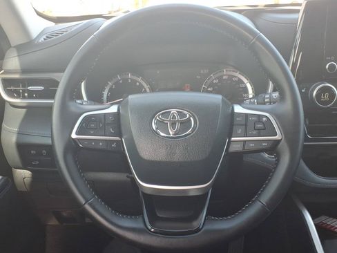 Used 2023 Toyota Highlander XLE FWD image 13