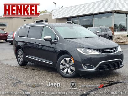 Used 2018 Chrysler Pacifica Limited w/ Advanced Safetytec Group