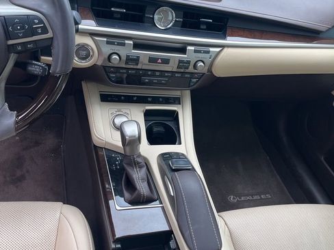 Used 2018 Lexus ES 350 w/ Luxury Package w/Wood Trim image 7