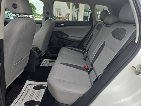Used 2022 Volkswagen Taos SE FWD image 23