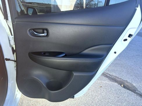 Used 2015 Nissan Leaf SL w/ Premium Package image 18