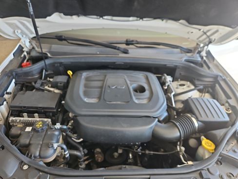 Used 2019 Jeep Grand Cherokee Laredo image 21