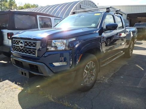 Used 2023 Nissan Frontier SV w/ Technology Package AWD/4WD image 5