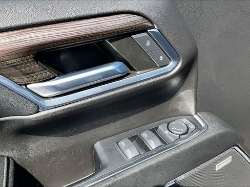 Used 2024 Chevrolet Silverado 1500 LT Trail Boss w/ LT Trail Boss Premium Package AWD/4WD image 36
