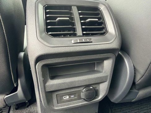 Used 2024 Volkswagen Tiguan SE FWD image 15