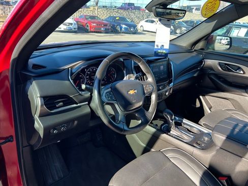 Used 2023 Chevrolet Traverse Premier image 17