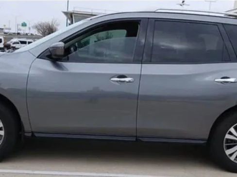 Used 2018 Nissan Pathfinder S image 5