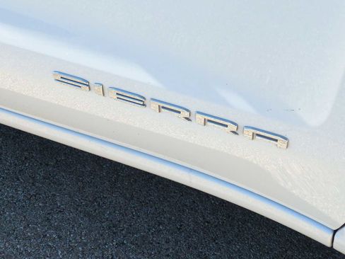 Used 2025 GMC Sierra 1500 SLT image 32