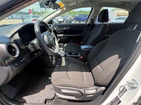 Used 2021 Kia Forte LXS FWD image 8