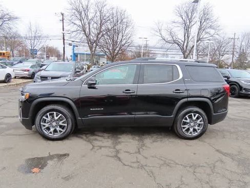 Used 2023 GMC Acadia SLT w/ Preferred Package image 3