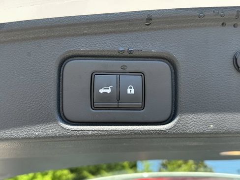 Certified 2025 Nissan Pathfinder Platinum FWD image 21