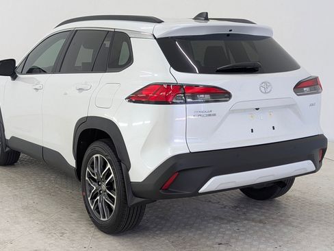 Used 2026 Toyota Corolla Cross XLE image 3