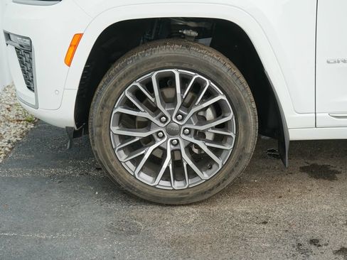 Used 2026 Jeep Grand Cherokee L Summit w/ Advanced Protech Group IV AWD/4WD image 6