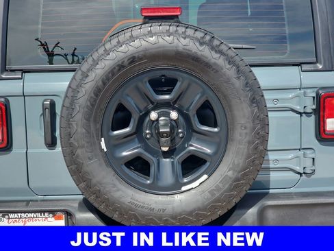 Used 2025 Jeep Wrangler Sport image 36