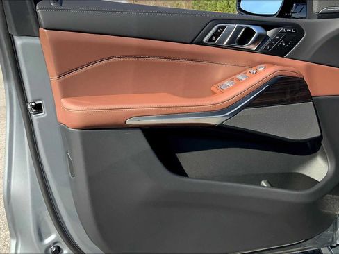 Used 2025 BMW X7 xDrive40i w/ M Sport Package AWD/4WD image 10
