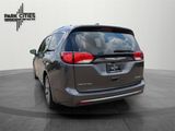 Used 2018 Chrysler Pacifica Limited image 5