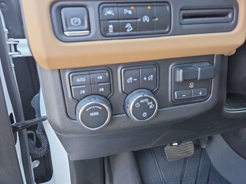 Used 2024 Chevrolet Suburban Premier w/ Max Trailering Package AWD/4WD image 31