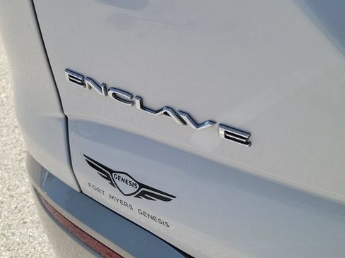 Used 2020 Buick Enclave Essence w/ Sound and Sites Package FWD image 9