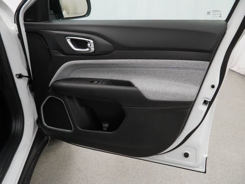 New 2026 Jeep Compass Latitude image 32