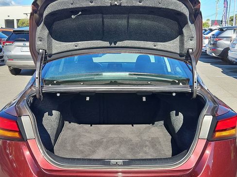 Used 2024 Nissan Altima 2.5 SV image 8