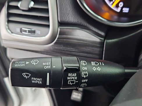 Used 2019 Jeep Grand Cherokee Laredo image 26